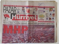 Hürriyet Pazar Gazetesi 8 Ağustos 1999 - MHPnin 10uncu Zafer Kurultayı Siyasetin Yanı Sıra Farklı Görüntülere Sahne Oldu , Zerrin Özer Röportaj GZ16660 - 2