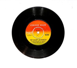 Kamuran Akkor - Ben Kalbini Bilmezmiyim / Kabahat Seni Sevende PLAK (10/7.5) PLK24644 - Gökçekoleksiyon