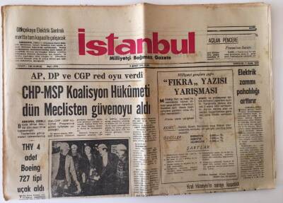 İstanbul Milliyetçi Bağımsız Gazete 9 Şubat 1974 - CHP-MSP Koalisyon Hükümeti Dün Meclisten Güven Oyu Aldı GZ11776 - 1
