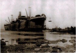 Karaya Oturan River Clyde Gemisi Orta Boy Resim KRT6140 - 1