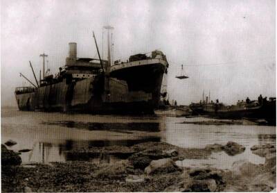 Karaya Oturan River Clyde Gemisi Orta Boy Resim KRT6140 - 1