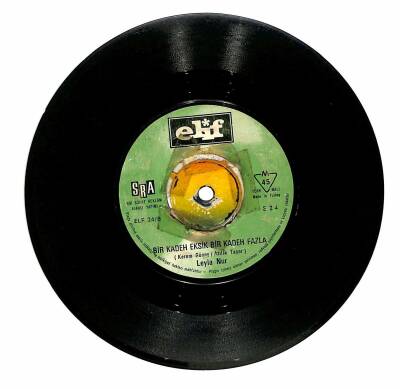 Leyla Nur - Kader Unuttu Beni / Bir Kadeh Eksik Bir Kadeh Fazla PLAK (10/6.5) PLK20837 - 2
