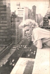 Marilyn Monroe Siyah Beyaz Kartpostal (Küçük Boy) KRT22780 - Gökçekoleksiyon