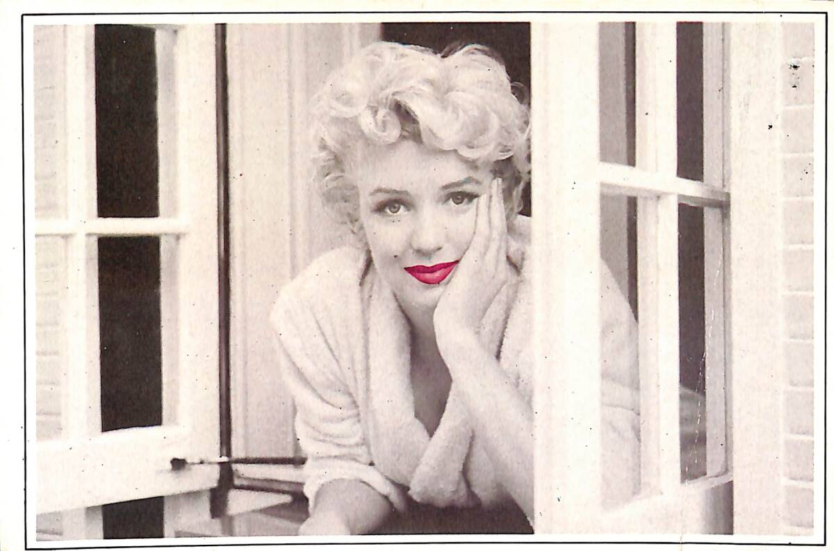 Marilyn Monroe Siyah-Beyaz Kartpostal (Küçük Boy) KRT23994 - 1