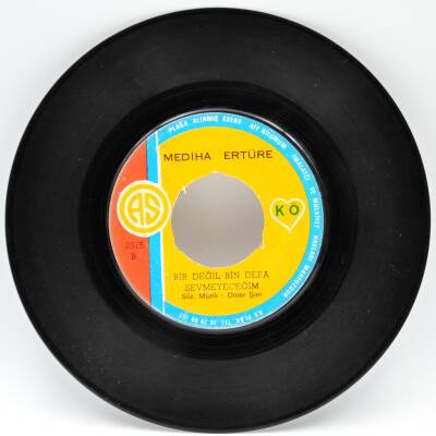 Mediha Ertüre - Ölmeyen Aşk (Y)PLK2606 - 3