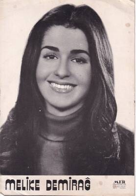 Melike Demirağ Orta Boy Kartpostal KRT10048 - 1