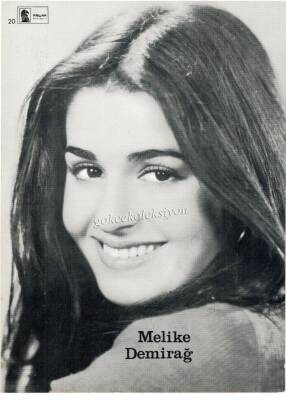 Melike Demirağ Siyah Beyaz Kartpostal KRT1387 - 1