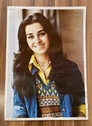 MELİKE DEMİRAĞ ULTRA DEV BOY KARTPOSTAL (50X70 cm) KRT17486 - Gökçekoleksiyon