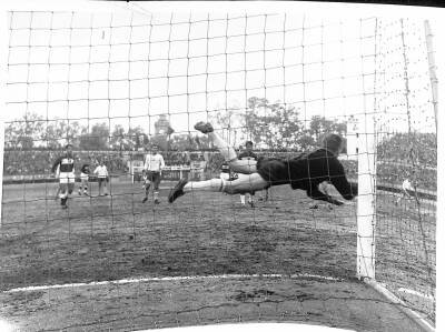 Metin Oktay Polonya Şutu 1964 Kartpostal (Orta Boy) KRT19927 - 1