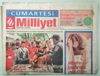 Milliyet Cumartesi Gazetesi 30 Kasım 2002 Burak Kut Sesim Türkiyedeki Herkesle Yarışır -GZ33421 - 1