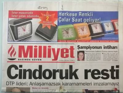 Milliyet Gazetesi 12 Temmuz 1998 Kosovada Çözüm Arayışları Sürüyor -GZ44858 - 1