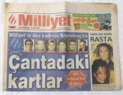 Milliyet Gazetesi 14 Aralık 2002 - Hülya Avşarda Hint Dövmesi Ve Rasta Var - GZ17023 - 1