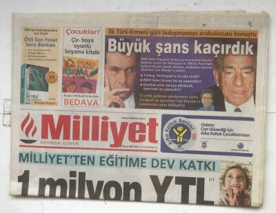 Milliyet Gazetesi 24 Nisan 2005 - Opera Binasında Sezen Aksu Coşkusu GZ8275 - 1