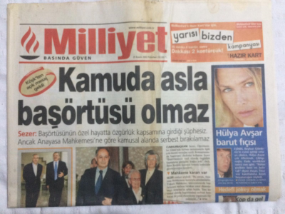Milliyet Gazetesi 25 Kasım 2002 - Köşkten MesajKamuda Asla Başörtüsü Olmaz,Hülya Avşar Barut Fıçısı - GZ21246 - 1