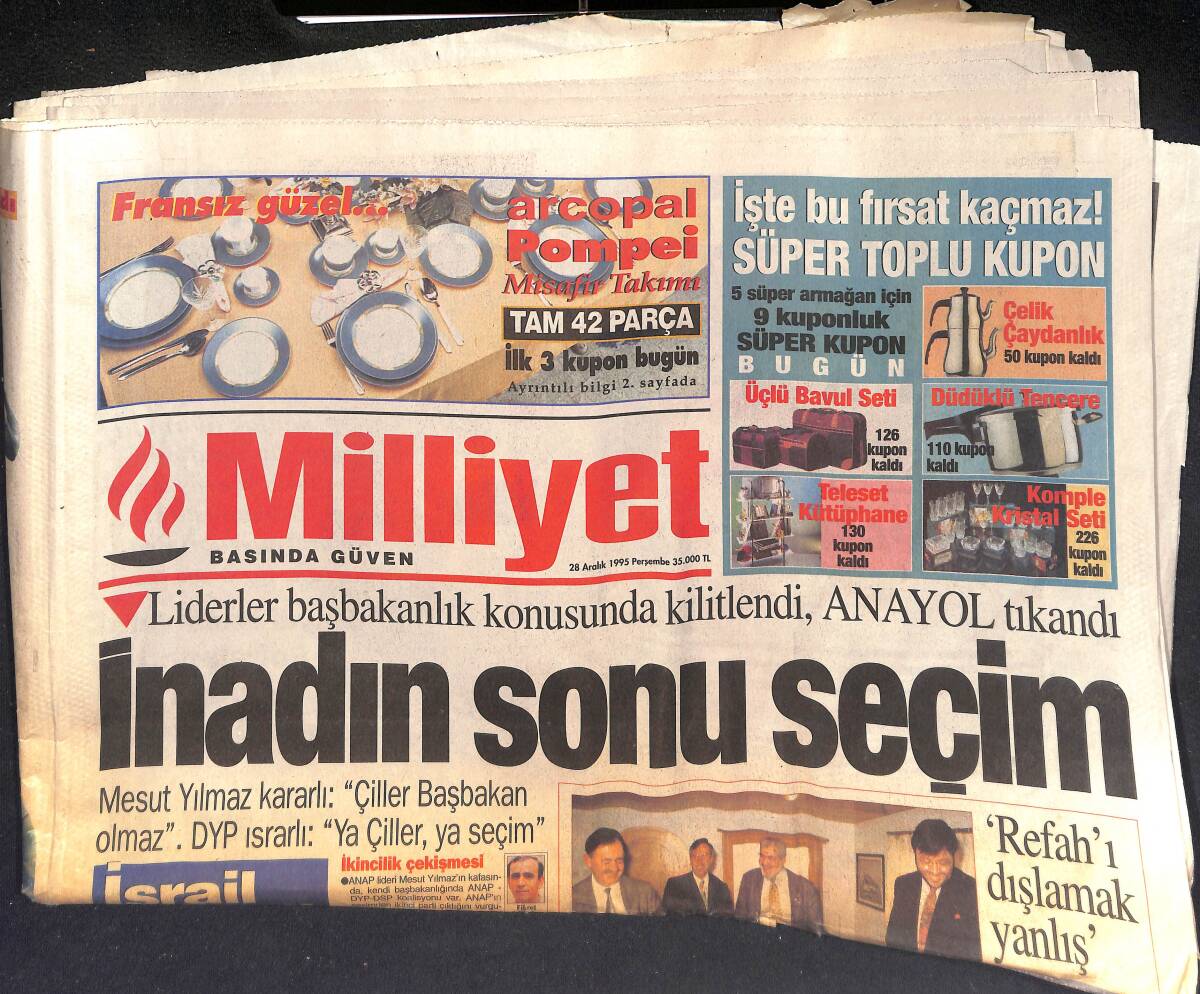 Milliyet Gazetesi 28 Aralık 1995 - Saffet Körfez'e Gitti Evren Geldi - ANAYOL Tıkandı GZ133057 - 1