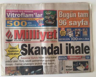 Milliyet Gazetesi 9 Nisan 2000 - Futbolcu Kızlar GZ11516 - 2