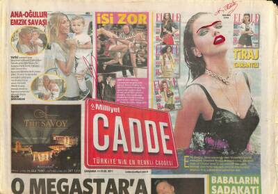 Milliyet Gazetesi Cadde Eki 14 Eylül 2011 - Megastarı İzlemeye Gelenler Arasında Yer Alan Cem Yılmaz Tarkana , Tarkanda Yılmaza Övgüler Yağdırdı GZ84810 - 1