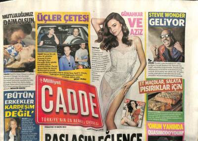 Milliyet Gazetesi Cadde Eki 19 Mayıs 2012 - Ozan Çolakoğlu Yıldızları Aynı Sahnede Buluşturacak GZ99971 - 1