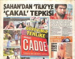 Milliyet Gazetesi Cadde Eki 22 Temmuz 2013 - Hülya Avşar Gazetecilerin Fotoğrafını Çekerek Twitter'da Paylaştı GZ158391 - Gökçekoleksiyon