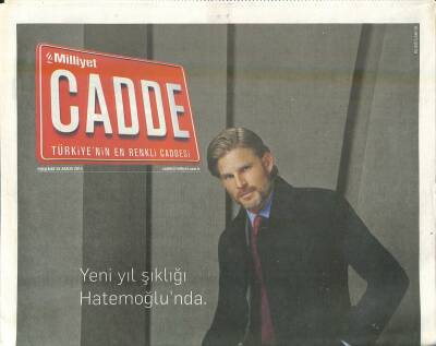 Milliyet Gazetesi Cadde Eki 25 Aralık 2014 - Bülent İnalın Olaylı Gecesi - Kıvanç Tatlıtuğ , Askerlik Şubesini Uygun Adım Yürüyüşle Terk Etti GZ119565 - 1