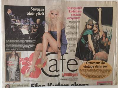 Milliyet Gazetesi Cafe Eki 20 Mart 2008 - Demet Akalın Duruşumla Kadınlara Cesaret Veriyorum , Efes Kızları Skora Göre Şerbet Veriyor GZ20691 - 1