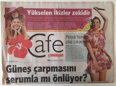Milliyet Gazetesi Cafe Eki 28 Ağustos 2007 - Petekten Plaj Çıkarması , Rafet Yönetti İzel de Oynadı GZ28004 - 1