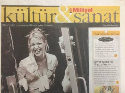 Milliyet Gazetesi Cumartesi Eki 3 Ekim 2002 - Soğuk Ve Zarif Sarışın GZ35873 - 1