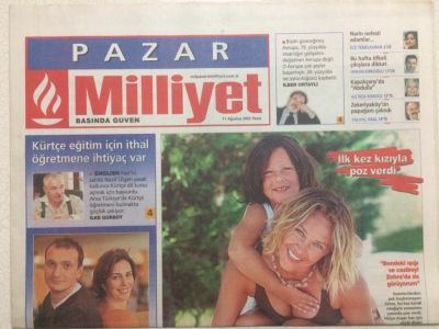 Milliyet Gazetesi Pazar Eki 11 Ağustos 2002 - Ahmet Tulgar Hülya Avşarla Ayvalık Sarımsaklıdaki Yazlık Evinde Konuştu GZ24916 - 1