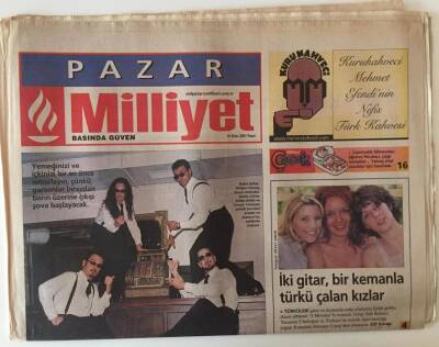 Milliyet Gazetesi Pazar Eki 14 Ekim 2001 - İki Gitar ,Bir Kemanla Türkü Çalan Kızlar Aslı Baltacı , Yasemin Uludoğan , Shivaun Corry GZ20638 - 1