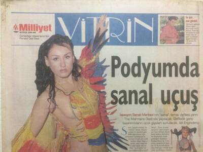 Milliyet Gazetesi Vitrin Eki 28 Eylül 1998 - Podyumda Sanal Uçuş GZ38629 - 1