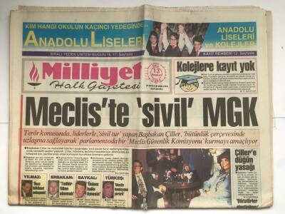 Milliyet Halk Gazetesi 13 Temmuz 1993 - Hülya Avşara Birincilik GZ5993 - 2