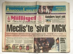 Milliyet Halk Gazetesi 13 Temmuz 1993 - Hülya Avşara Birincilik GZ5993 - 1