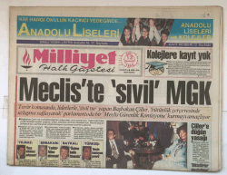 Milliyet Halk Gazetesi 13 Temmuz 1993 - Sıcak Ve Sel ABDyi Vurdu 62 Ölü GZ5395 - 2