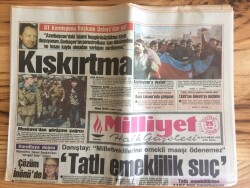Milliyet Halk Gazetesi 25 Ocak 1990 - Sovyet Filosu Tekneleri Taradı , Bakü Limanında Çatışma GZ72730 - 2