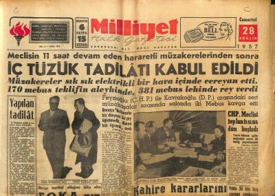 Milliyet Halk Gazetesi 28 Aralık 1957 - Meclisin 11 Saat Devam Eden Hararetli Müzakerelerinden Sonra İç Tüzük Tadilatı Kabul Edildi GZ117826 - 1