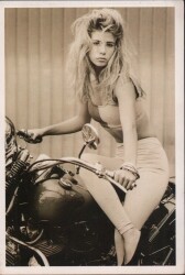 Motosikletçi Kız Temalı Kartpostal KRT3397 - Gökçekoleksiyon