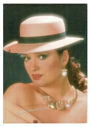 Müjde Ar Büyük Boy Kartpostal KRT6700 - Gökçekoleksiyon