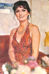 Müjde Ar Kartpostal (Küçük Boy) KRT21497 - Gökçekoleksiyon