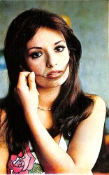 Müjde Ar Kartpostal (Küçük Boy) KRT21884 - Gökçekoleksiyon