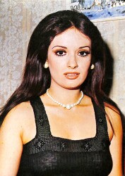 Müjde Ar Kartpostal (Küçük Boy) KRT22667 - Gökçekoleksiyon