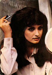 Müjde Ar Kartpostal (Küçük Boy) KRT22719 - Gökçekoleksiyon