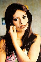 Müjde Ar Kartpostal (Küçük Boy) KRT22723 - Gökçekoleksiyon