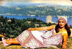 Müjde Ar Kartpostal (Küçük Boy) KRT22834 - Gökçekoleksiyon