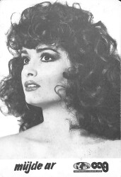 Müjde Ar Siyah Beyaz Kartpostal (Küçük Boy) KRT23183 - Gökçekoleksiyon