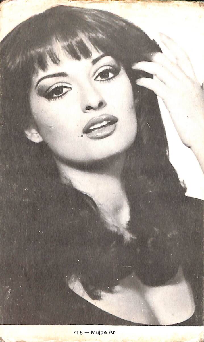 Müjde Ar Siyah-Beyaz Kartpostal (Küçük Boy) KRT23849 - 1