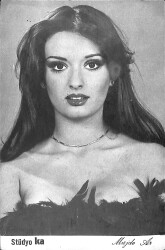 Müjde Ar Siyah-Beyaz Kartpostal (Küçük Boy) KRT23902 - Gökçekoleksiyon