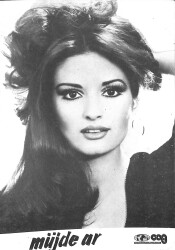 Müjde Ar Siyah-Beyaz Kartpostal (Orta Boy) KRT22396 - Gökçekoleksiyon