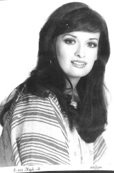 Müjde Ar Siyah-Beyaz Kartpostal (Orta Boy) KRT22406 - Gökçekoleksiyon