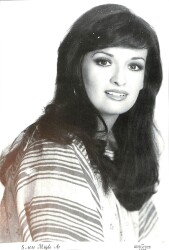 Müjde Ar Siyah-Beyaz Kartpostal (Orta Boy) KRT23484 - Gökçekoleksiyon