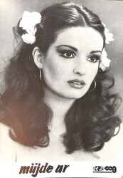 Müjde Ar Siyah-Beyaz Kartpostal (Orta Boy) KRT23485 - Gökçekoleksiyon